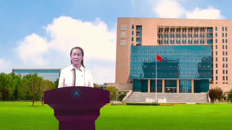 校党委书记王雪云以《不断增强做中国人的志气、骨气、底气》为题为全校师生讲授开学思政第一课